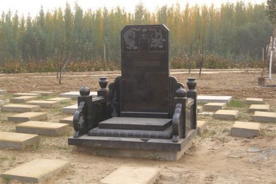 點(diǎn)擊查看詳細(xì)信息<br>標(biāo)題：石墓碑 閱讀次數(shù)：2040