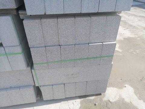 點(diǎn)擊查看詳細(xì)信息<br>標(biāo)題：花崗巖路沿石 閱讀次數(shù)：2923