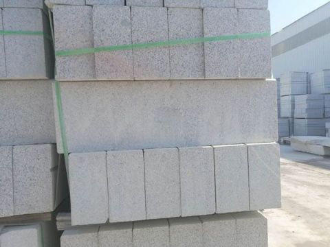 點(diǎn)擊查看詳細(xì)信息<br>標(biāo)題：花崗巖路沿石 閱讀次數(shù)：2813