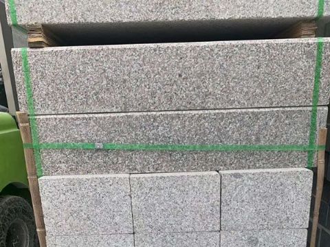 點(diǎn)擊查看詳細(xì)信息<br>標(biāo)題：花崗巖路沿石 閱讀次數(shù)：2693